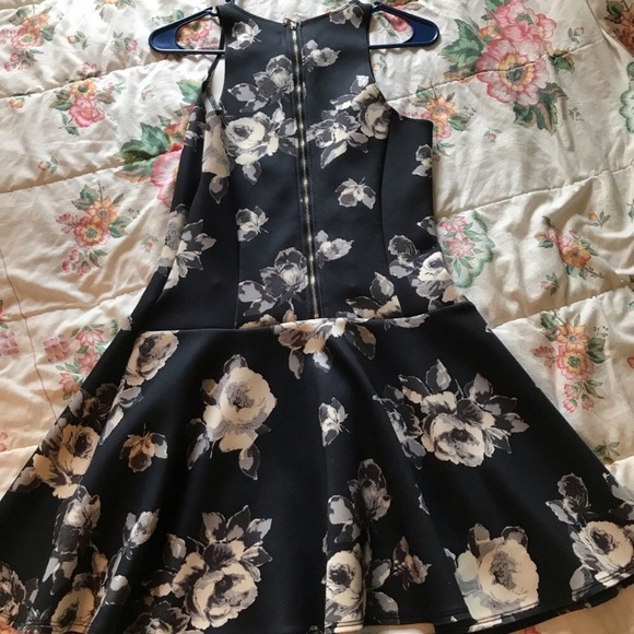 Abercrombie Dress 🥀 - Picture 4 of 4